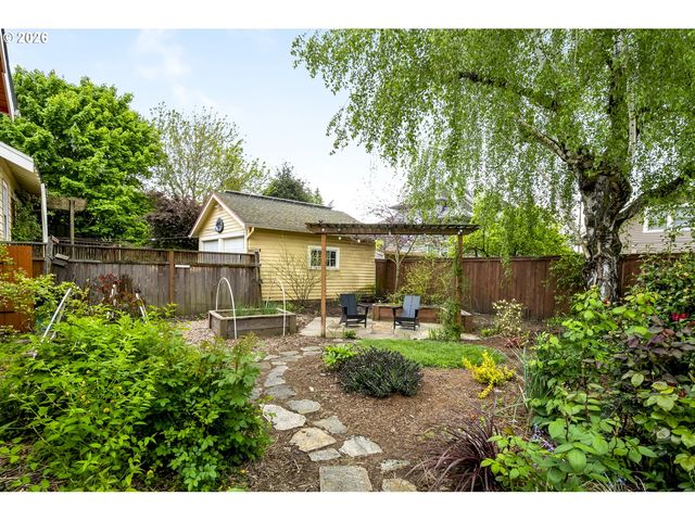 5905 N WILBUR Ave, Portland, OR 97217