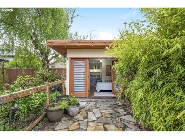 5905 N WILBUR Ave, Portland, OR 97217