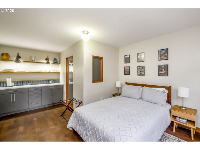 5905 N WILBUR Ave, Portland, OR 97217