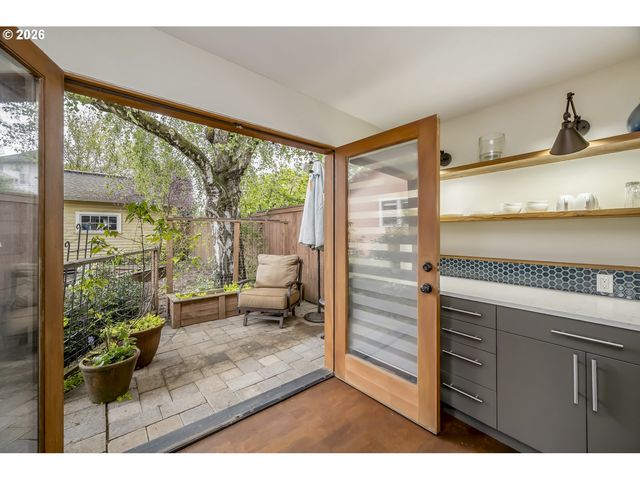 5905 N WILBUR Ave, Portland, OR 97217