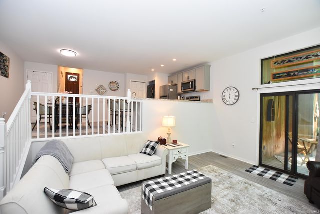 9473 S Pointe Lasalles Dr Unit 96, Bloomington, IN 47401