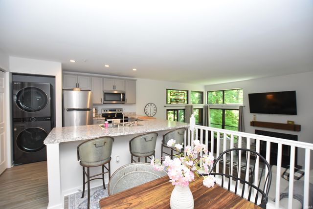 9473 S Pointe Lasalles Dr Unit 96, Bloomington, IN 47401