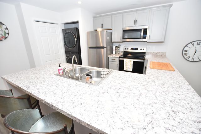 9473 S Pointe Lasalles Dr Unit 96, Bloomington, IN 47401