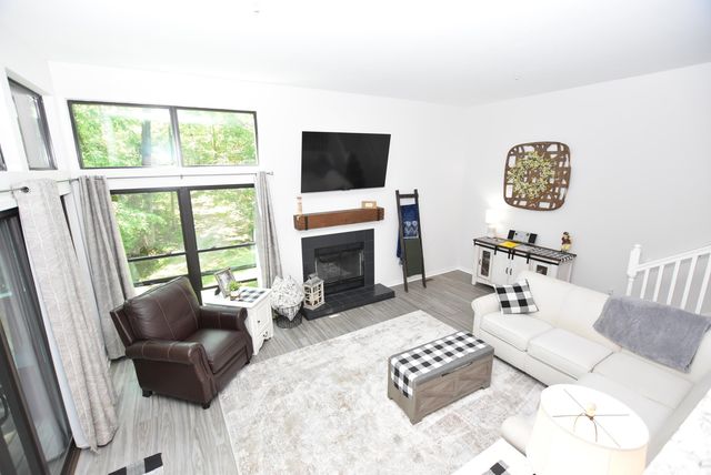 9473 S Pointe Lasalles Dr Unit 96, Bloomington, IN 47401