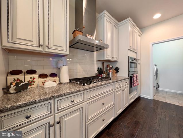 4139 CLEARBROOK RD, Emmaus, PA 18049