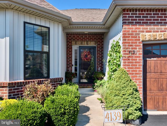 4139 CLEARBROOK RD, Emmaus, PA 18049