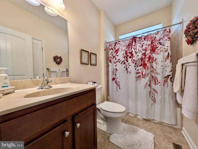 4139 CLEARBROOK RD, Emmaus, PA 18049