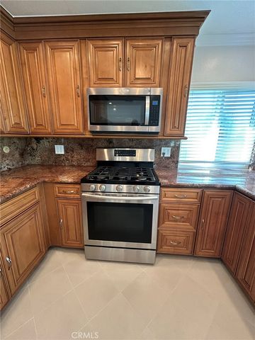 1734 N Yurok, Orange, CA 92867