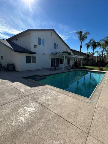 1734 N Yurok, Orange, CA 92867