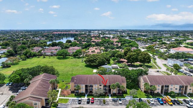 300 W Palm Cir Circle W 305, Pembroke Pines, FL 33025
