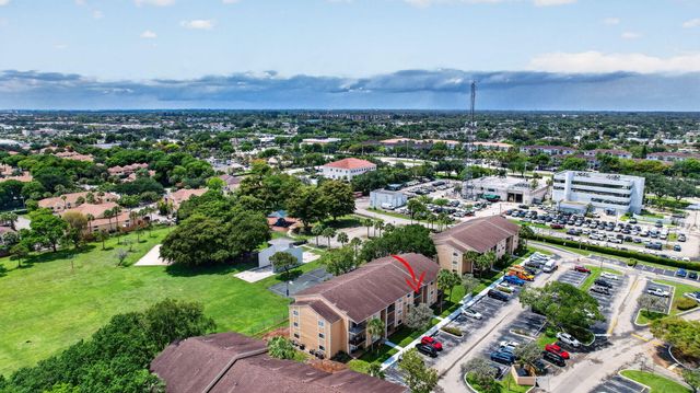300 W Palm Cir Circle W 305, Pembroke Pines, FL 33025