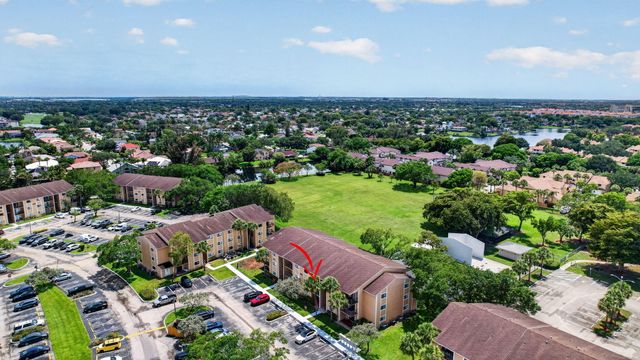 300 W Palm Cir Circle W 305, Pembroke Pines, FL 33025
