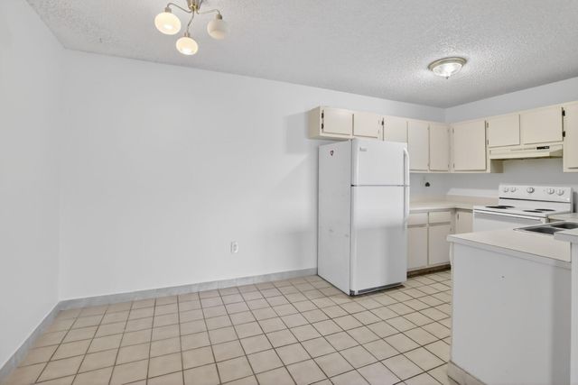 300 W Palm Cir Circle W 305, Pembroke Pines, FL 33025