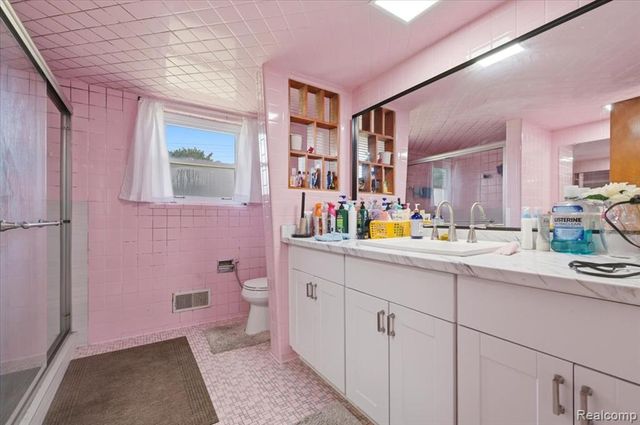 8565 Potomac Street, Center Line, MI 48015