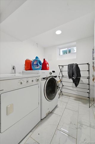 8565 Potomac Street, Center Line, MI 48015