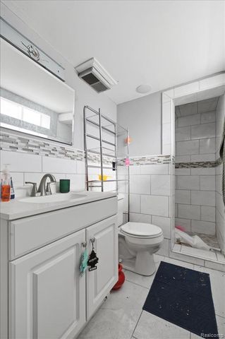 8565 Potomac Street, Center Line, MI 48015