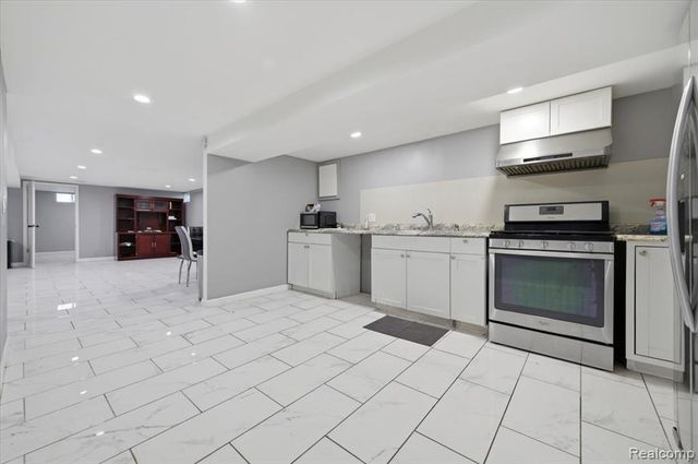8565 Potomac Street, Center Line, MI 48015