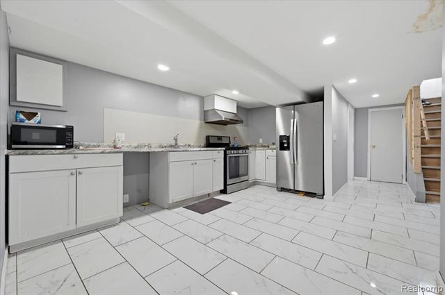 8565 Potomac Street, Center Line, MI 48015
