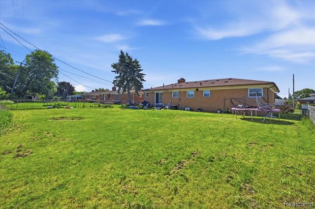 8565 Potomac Street, Center Line, MI 48015