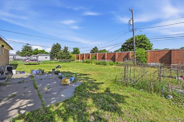 8565 Potomac Street, Center Line, MI 48015