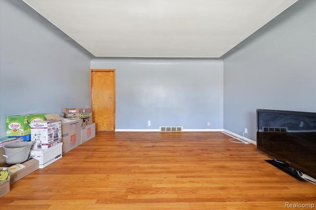 8565 Potomac Street, Center Line, MI 48015