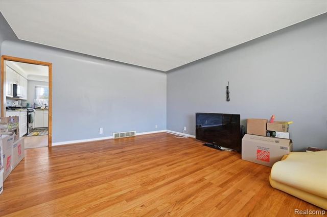8565 Potomac Street, Center Line, MI 48015