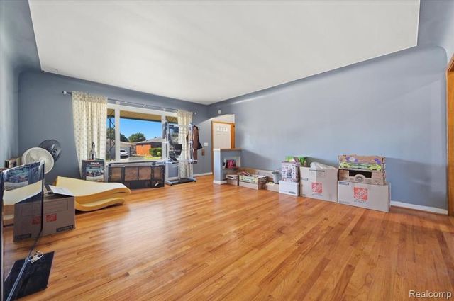 8565 Potomac Street, Center Line, MI 48015