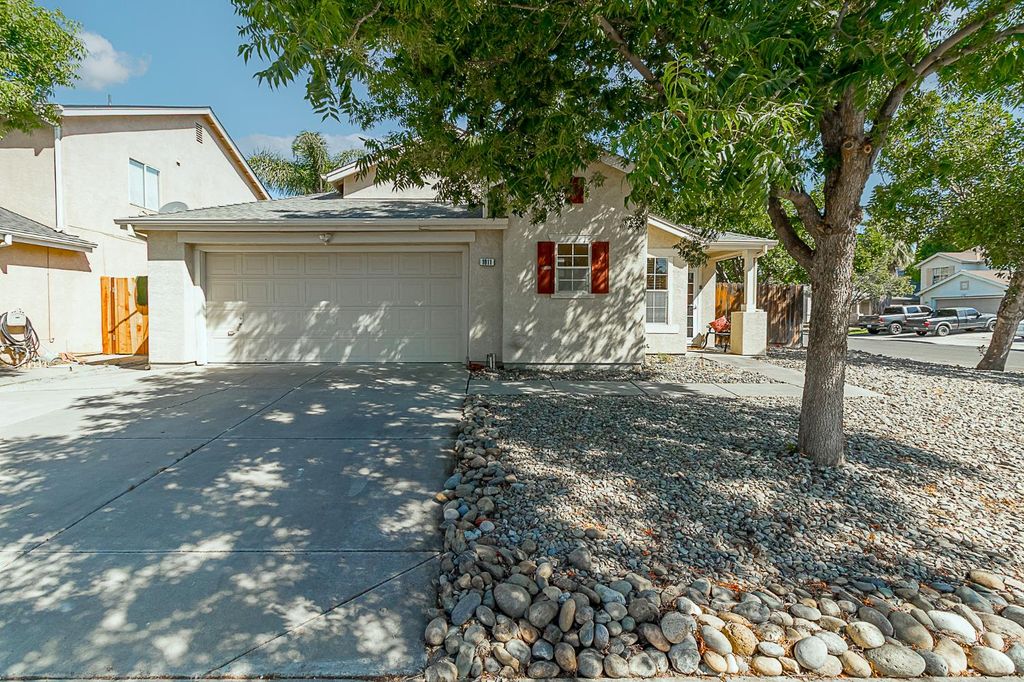 1011 Sparrow Hawk Ln, Patterson, CA 95363