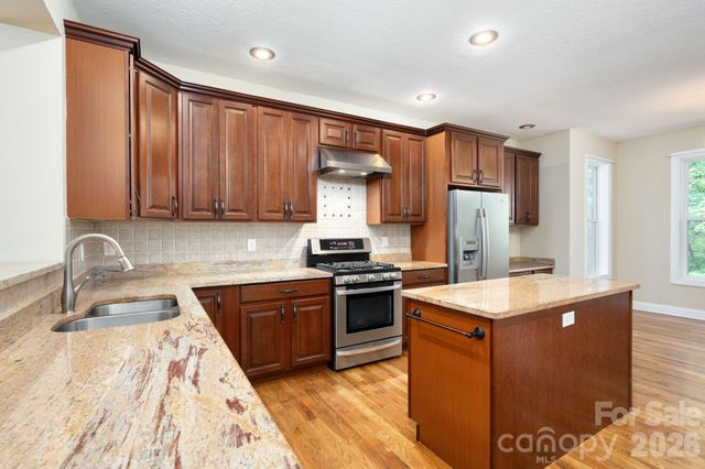 17 Bohemian Lane, Asheville, NC 28805