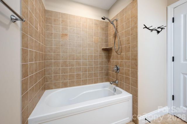 17 Bohemian Lane, Asheville, NC 28805