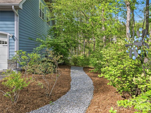 17 Bohemian Lane, Asheville, NC 28805