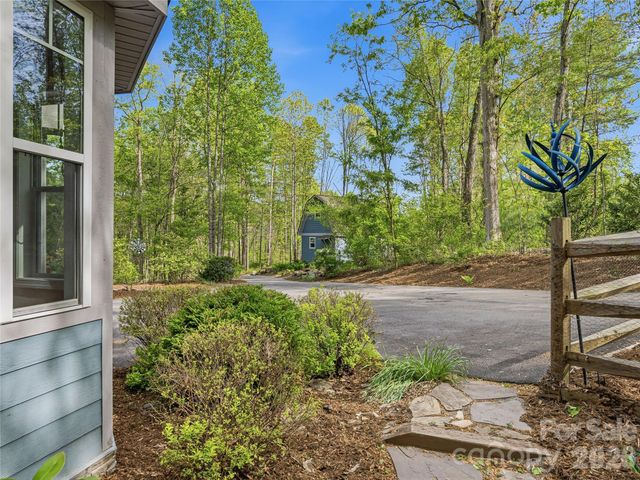 17 Bohemian Lane, Asheville, NC 28805