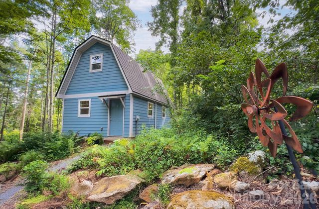 17 Bohemian Lane, Asheville, NC 28805