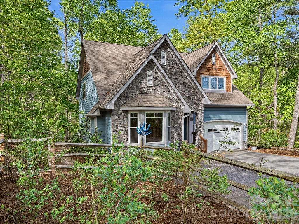 17 Bohemian Lane, Asheville, NC 28805
