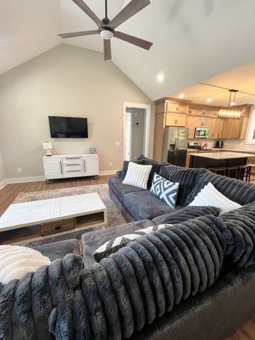 144 Hasty Dr, Lynchburg, TN 37352