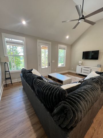 144 Hasty Dr, Lynchburg, TN 37352