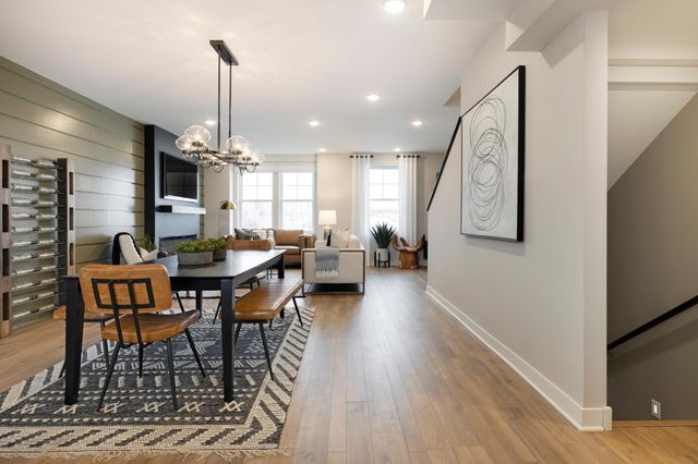 906 Woodlawn Avenue E, Saint Paul, MN 55116