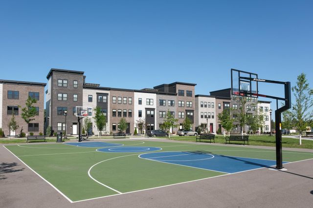 906 Woodlawn Avenue E, Saint Paul, MN 55116