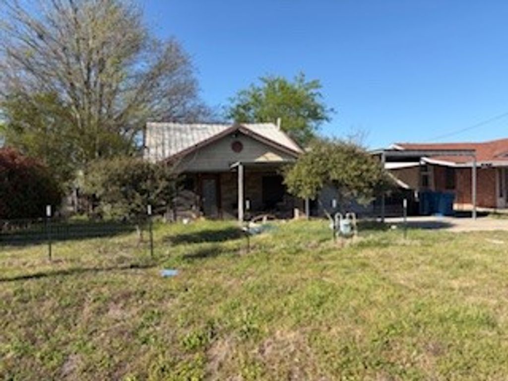 1129 E Palestine Street, Mexia, TX 76667