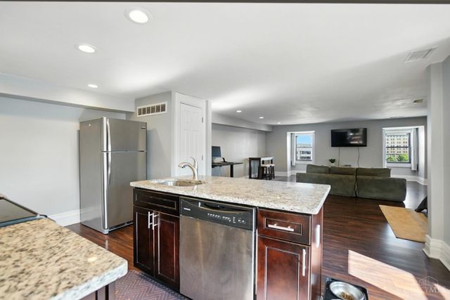 221 W Ninth Street, Cincinnati, OH 45202