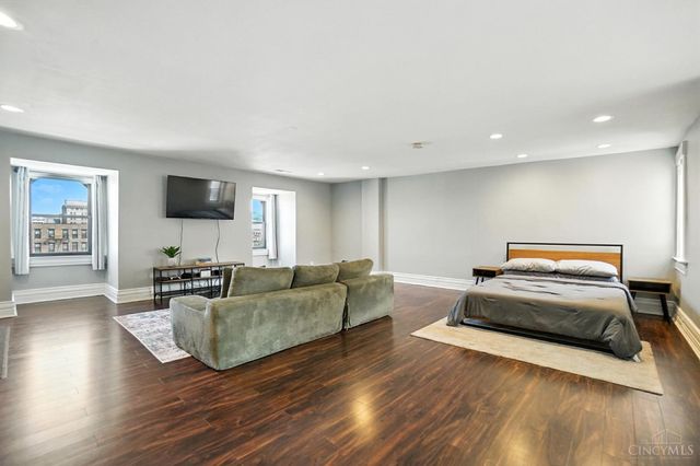 221 W Ninth Street, Cincinnati, OH 45202