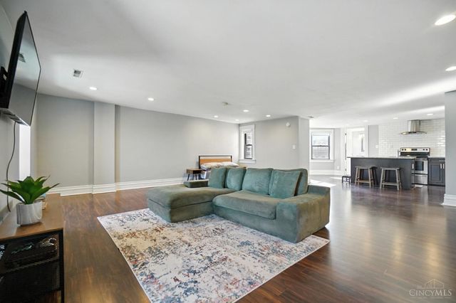 221 W Ninth Street, Cincinnati, OH 45202