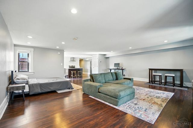 221 W Ninth Street, Cincinnati, OH 45202