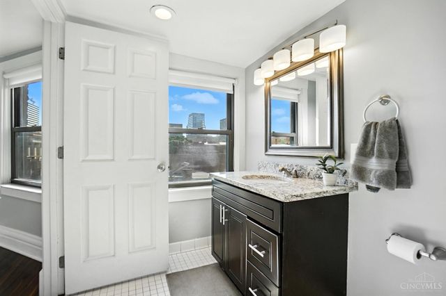221 W Ninth Street, Cincinnati, OH 45202