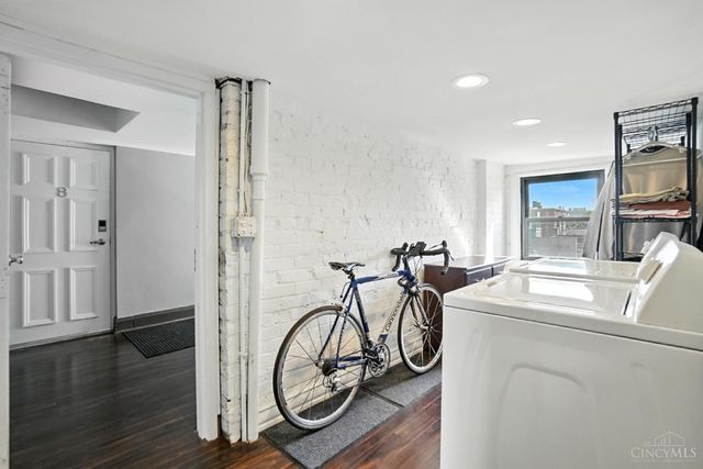 221 W Ninth Street, Cincinnati, OH 45202
