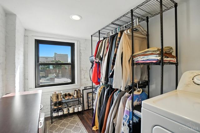 221 W Ninth Street, Cincinnati, OH 45202