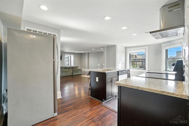 221 W Ninth Street, Cincinnati, OH 45202