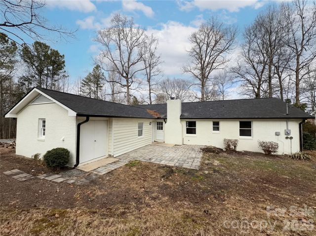3695 Lake Shore Road S, Denver, NC 28037