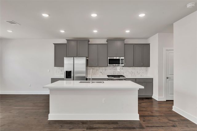 15607 Ellinger DR, Austin, TX 78728