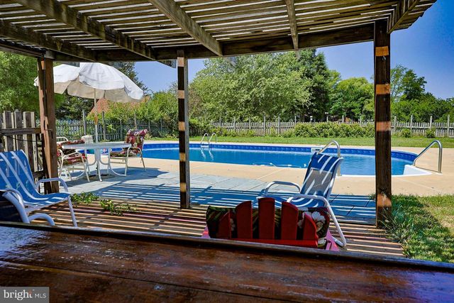 2208 HORNS POINT RD, Cambridge, MD 21613